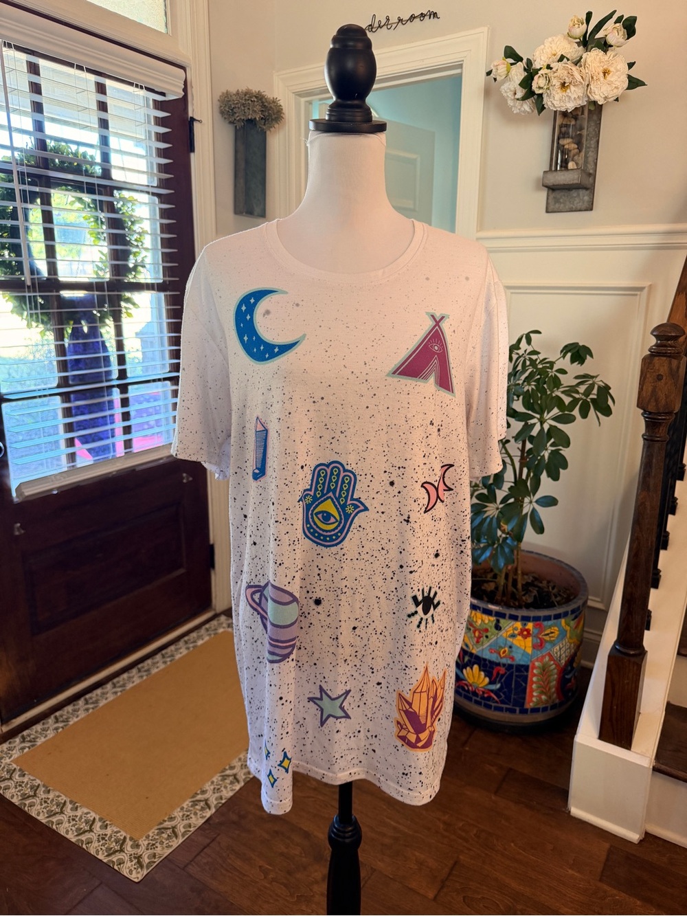 Mystic Tribe NWOT White Crystal Celestial Icon-Print Short Sleeve Tee